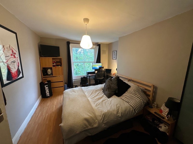 Photo 1: Double Bedroom #1