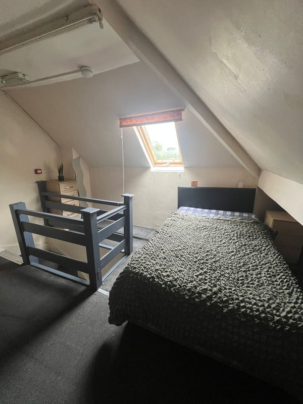 Photo 1: Attic Room 1