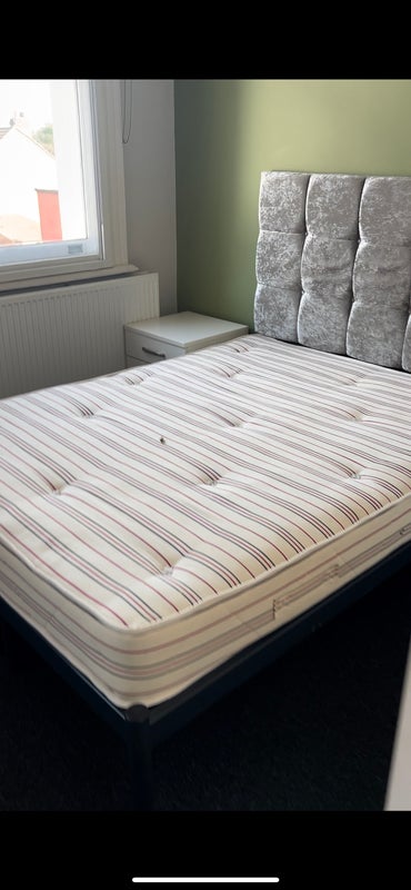 Photo 1: spacious bed size 