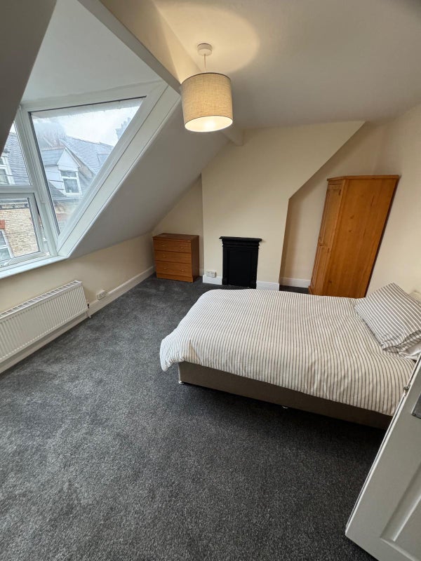 Photo 1: Room 5
