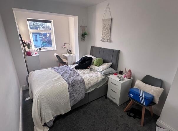 Photo 1: Bedroom Available 