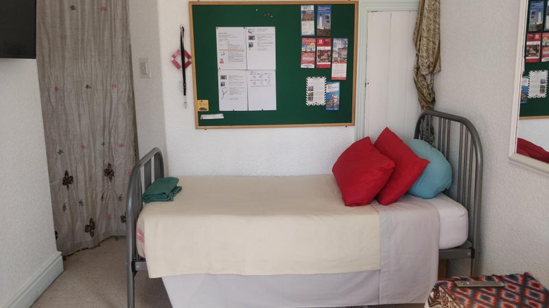 Photo 1: Bedroom 
