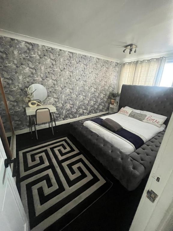 Photo 1: Room 2 Double Room