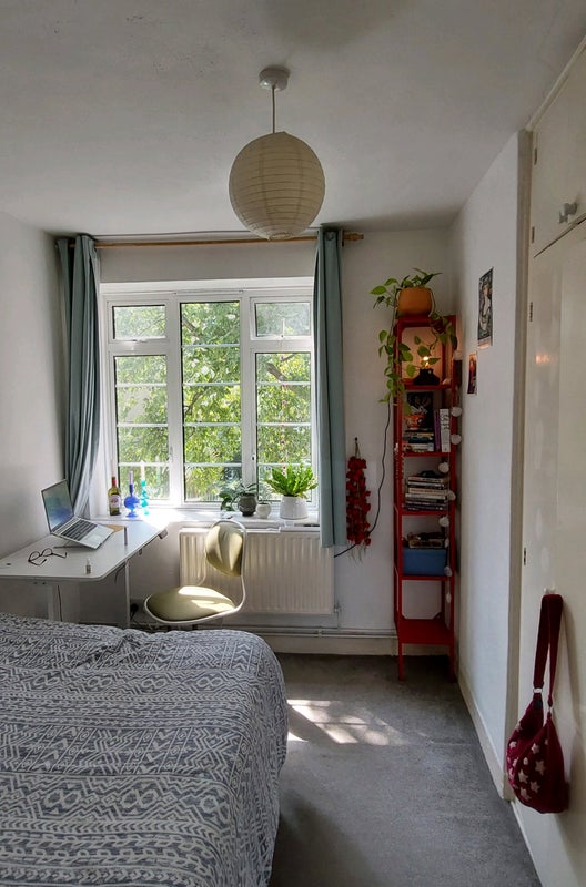 Photo 1: The room (built in wardrobe on the right)
