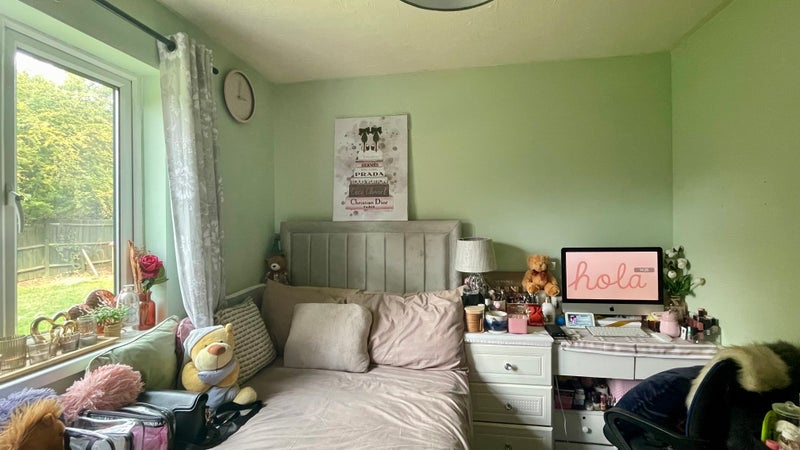 Photo 1: Room