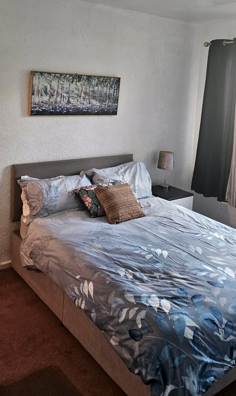 Photo 1: Room 2