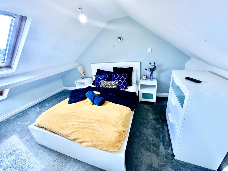 Photo 1: Loft Room 