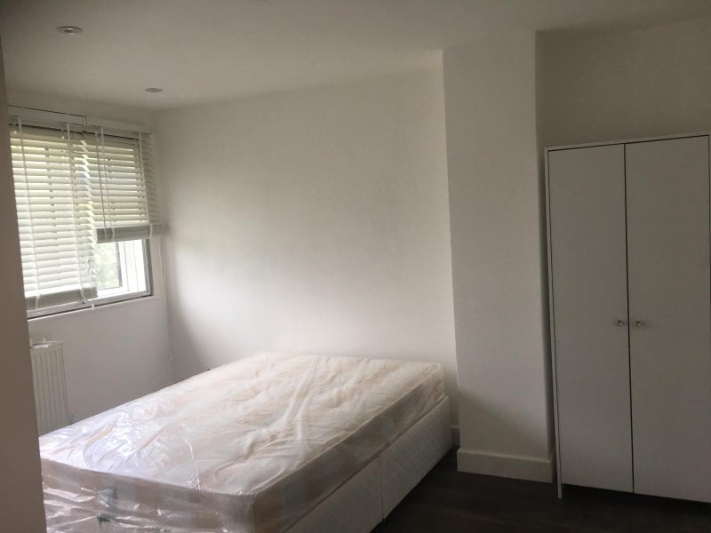 Photo 1: Bedroom