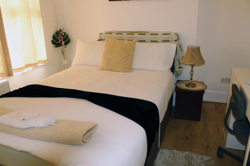 Photo 1: Master bedroom1