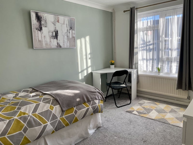 Photo 1: Bedroom 2 Available 