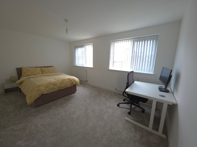 Photo 1: Large- Double room