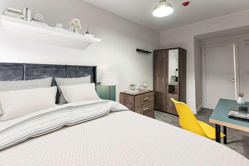 Photo 1: Room 5 Ensuite