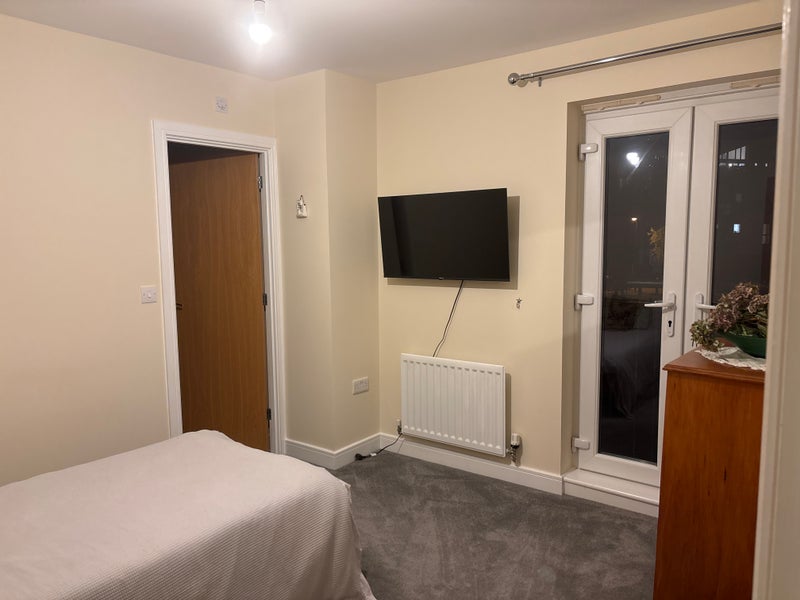 Photo 1: Bedroom 