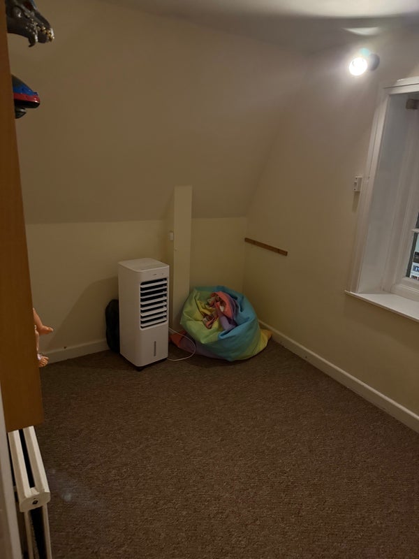 Photo 1: Single room
