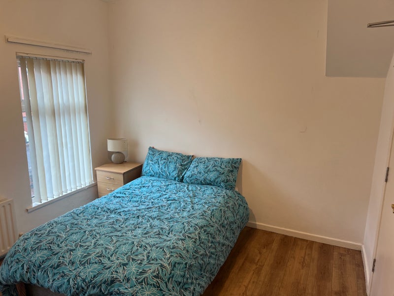 Photo 1: Room 5