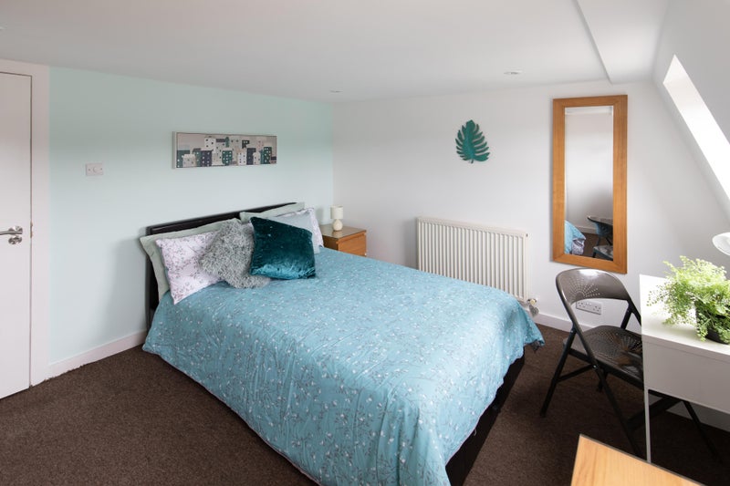 Photo 1: Top Floor Double