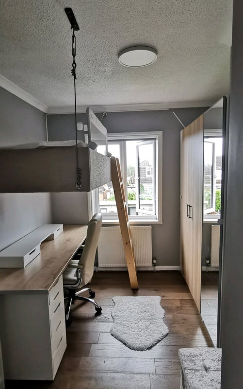 Photo 1: Single bedroom