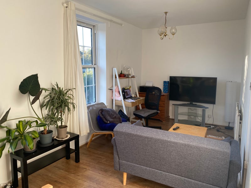 Photo 1: Living room 