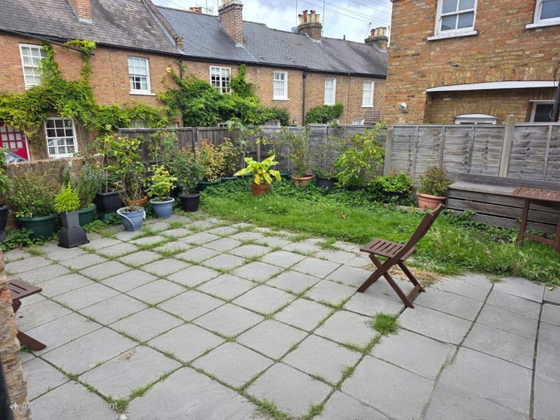 Photo 1: Garden