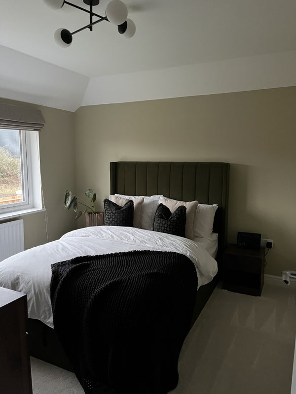 Photo 1: Double Room Available