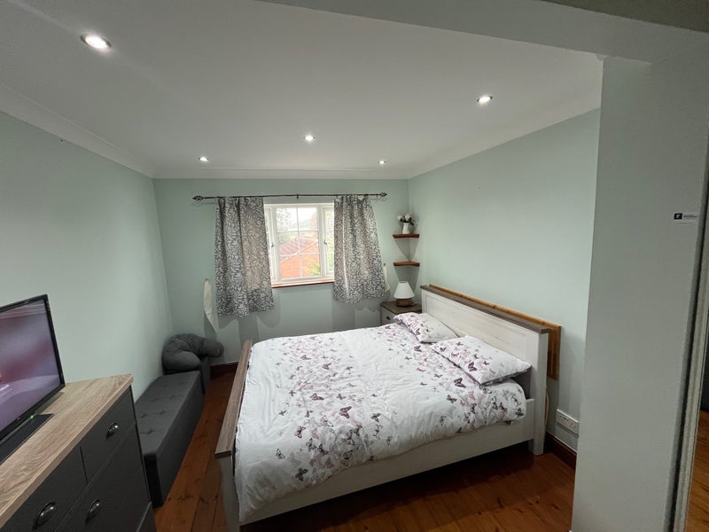 Photo 1: Bedroom 2