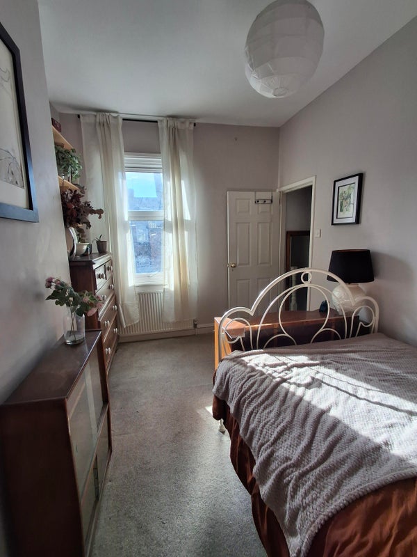 Photo 1: Bedroom