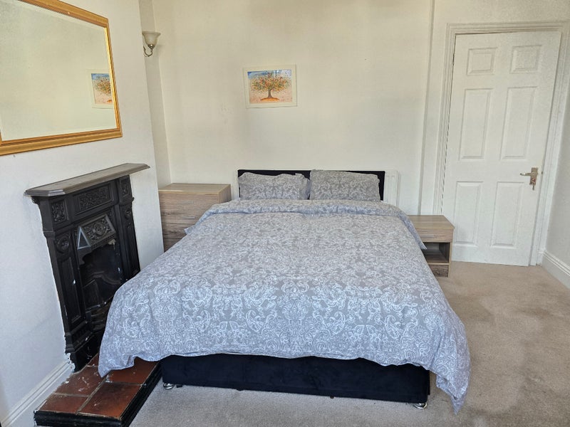 Photo 1: Bedroom
