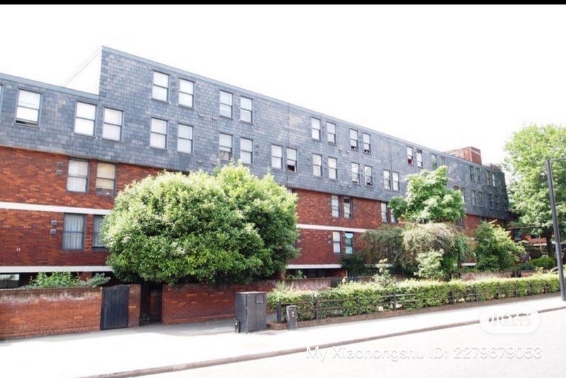 Photo 1: Exterior