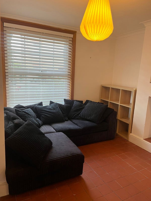 Photo 1: Lounge