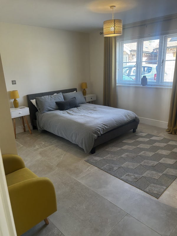 Photo 1: Spacious ground floor bedroom