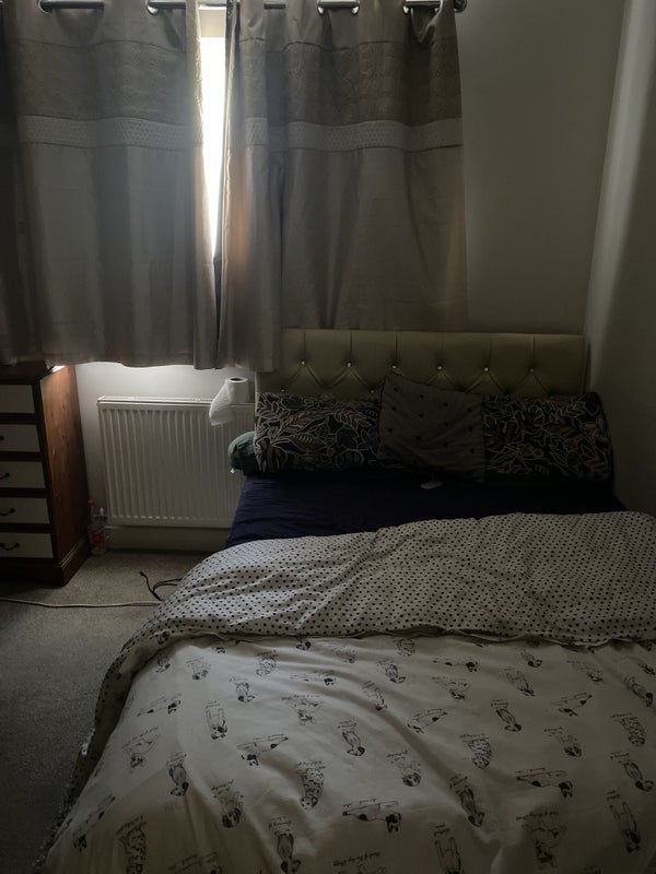 Photo 1: Double bed large room