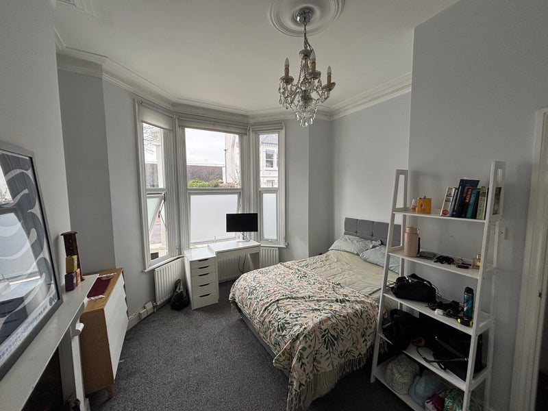 Photo 1: Room available