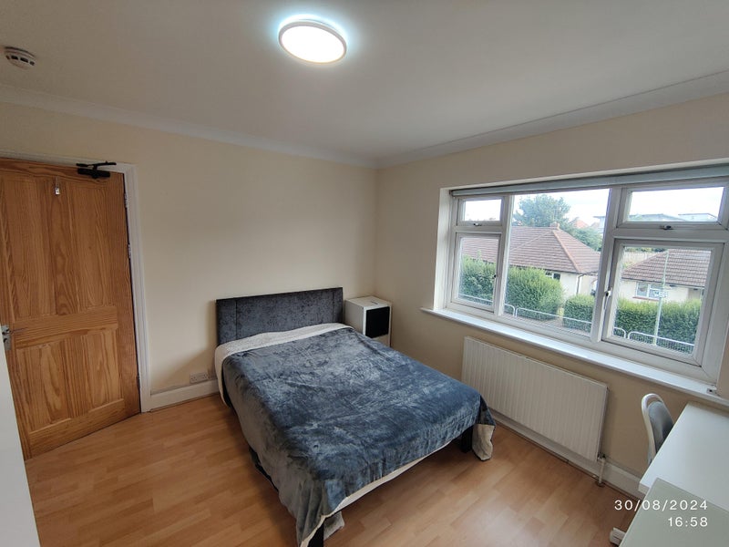 Photo 1: Room 2