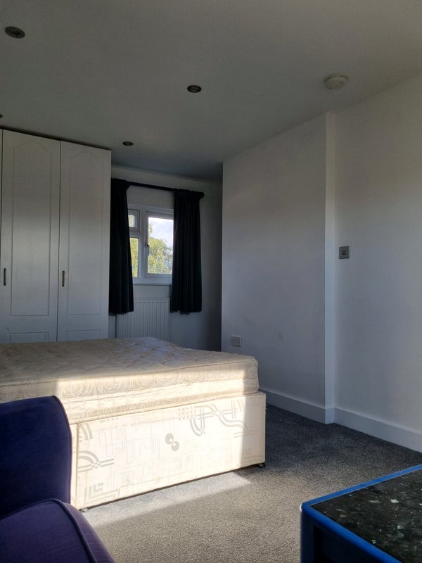 Photo 1: Bedroom