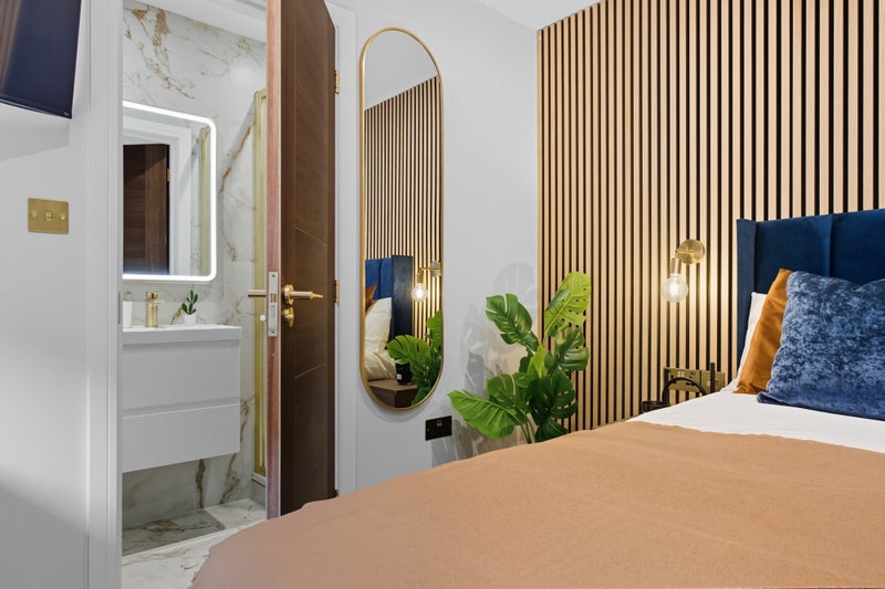 Photo 1: LAST BEAUTIFUL APARTMENT 
