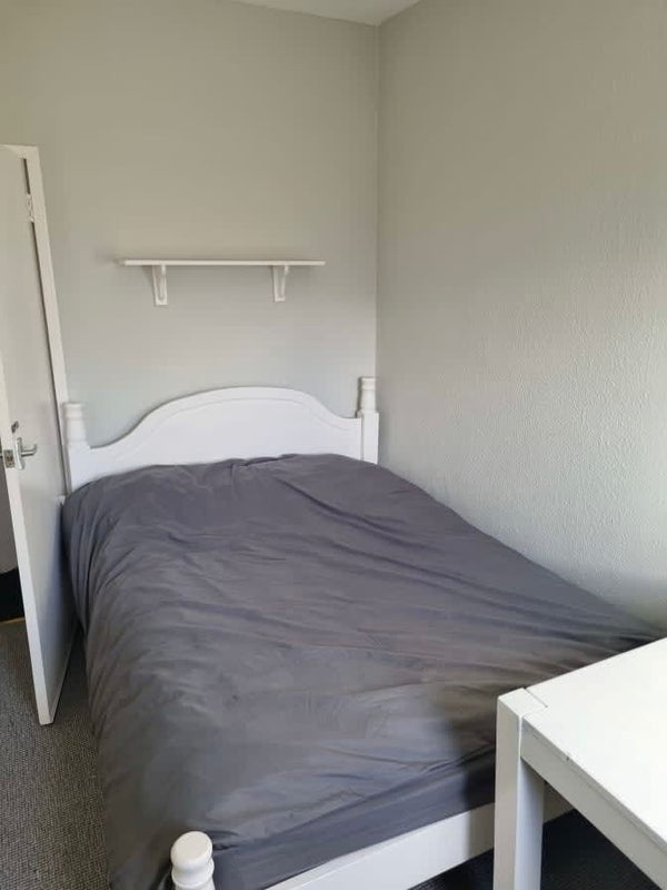 Photo 1: 1st Floor - Double Bedroom