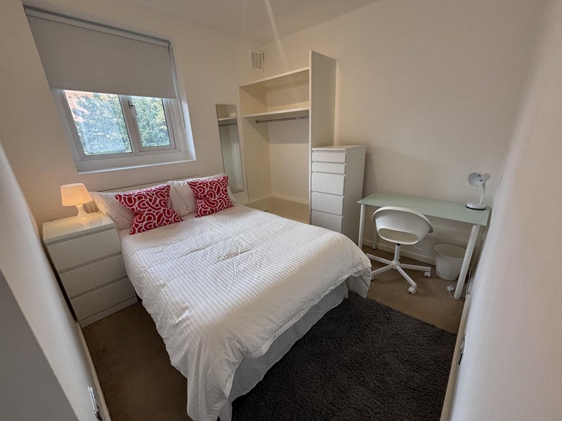 Photo 1: Bedroom 1