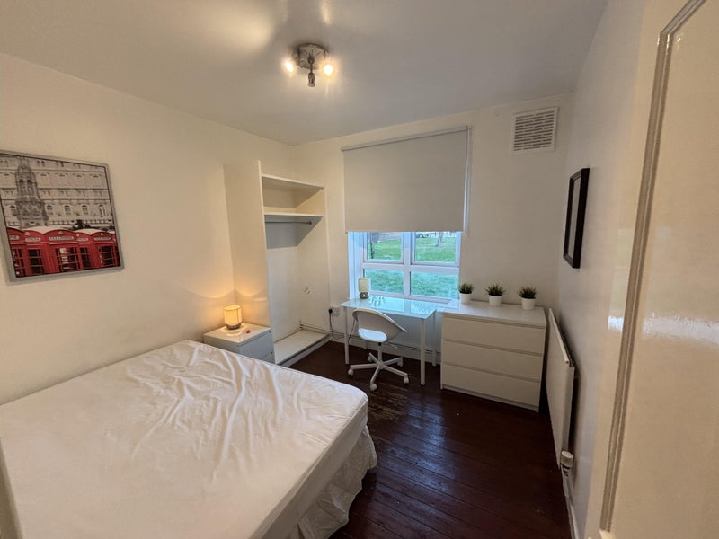 Photo 1: Bedroom 3