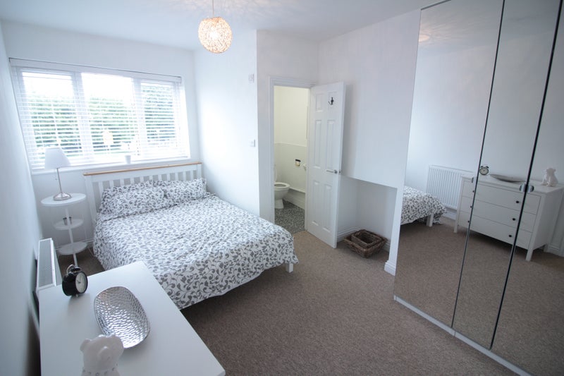 Photo 1: Large room