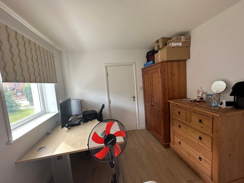 Photo 1: Ensuite double with massive desk all inclusive bill 