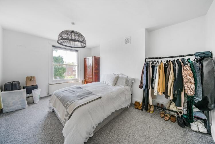 Photo 1: Double Room (bed in middle of the room)
