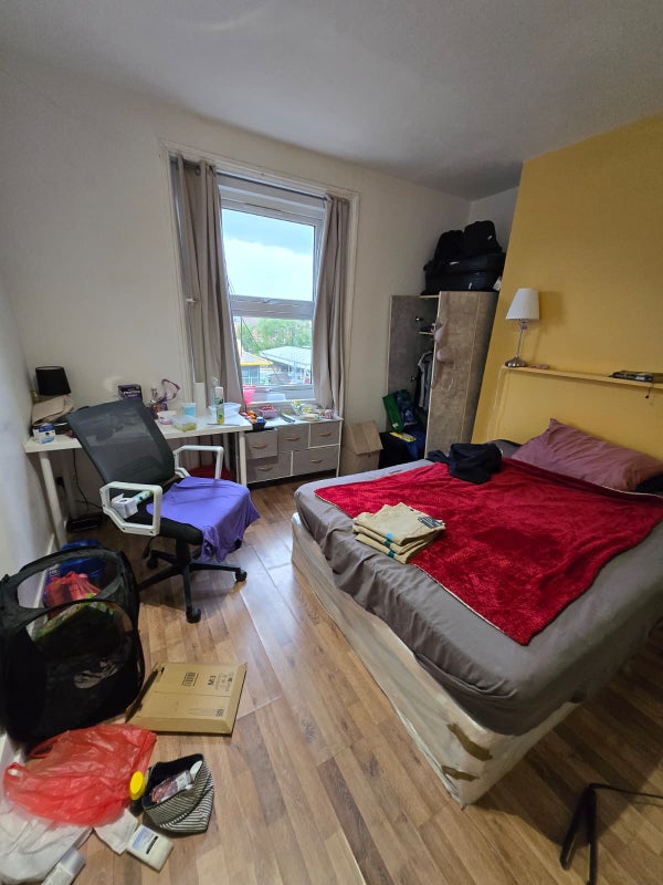 Photo 1: Double Room Available for 3rd October