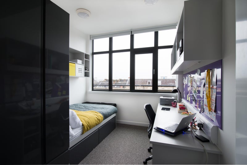 Photo 1: Bedroom