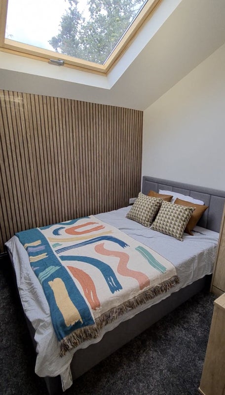 Photo 1: Room 2