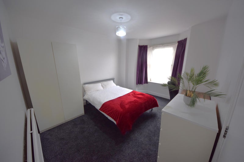 Photo 1: Bedroom Photo 1