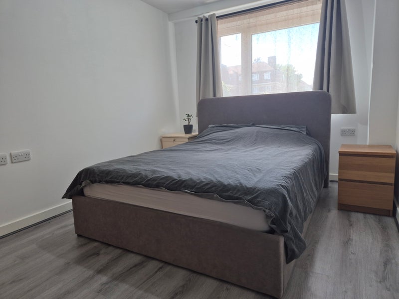 Photo 1: Double bed: all furniture included
