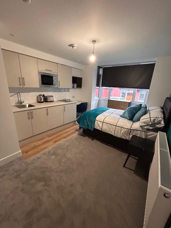 Photo 1: Bedroom A