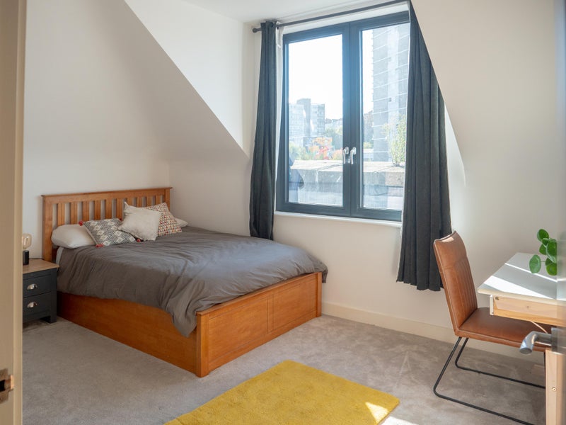 Photo 1: Available room