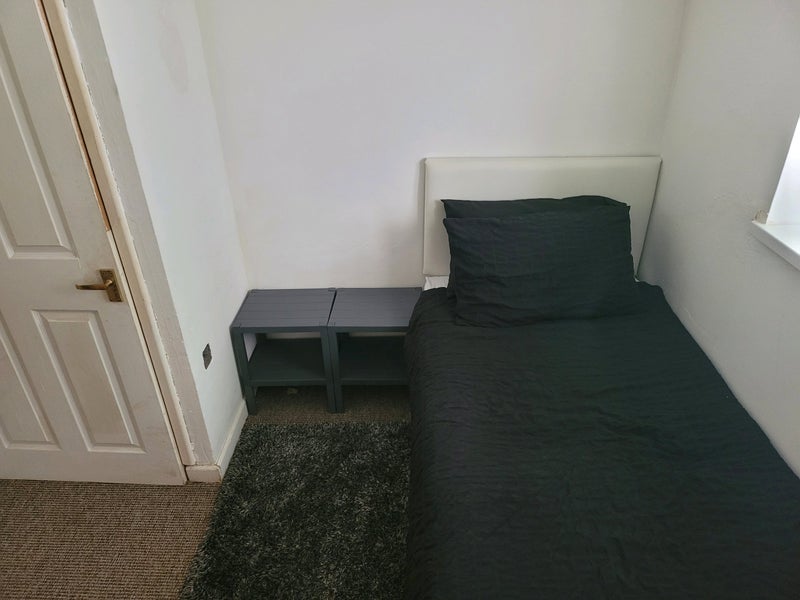 Photo 1: Single room