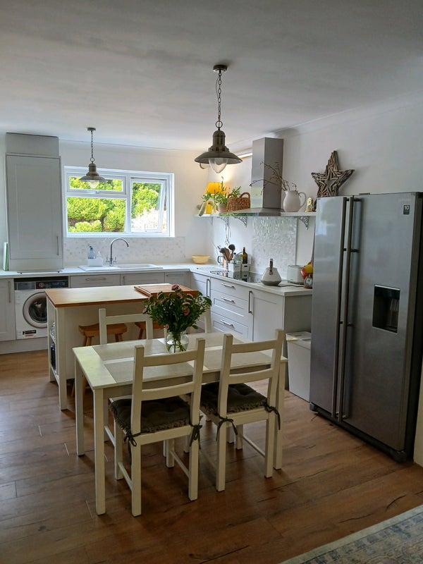 Photo 1: Kitchen
